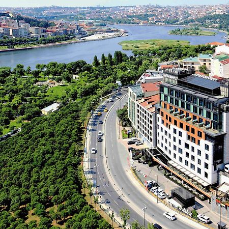 Mövenpick Istanbul Hotel Golden Horn Exteriör bild The Bosphorus University campus