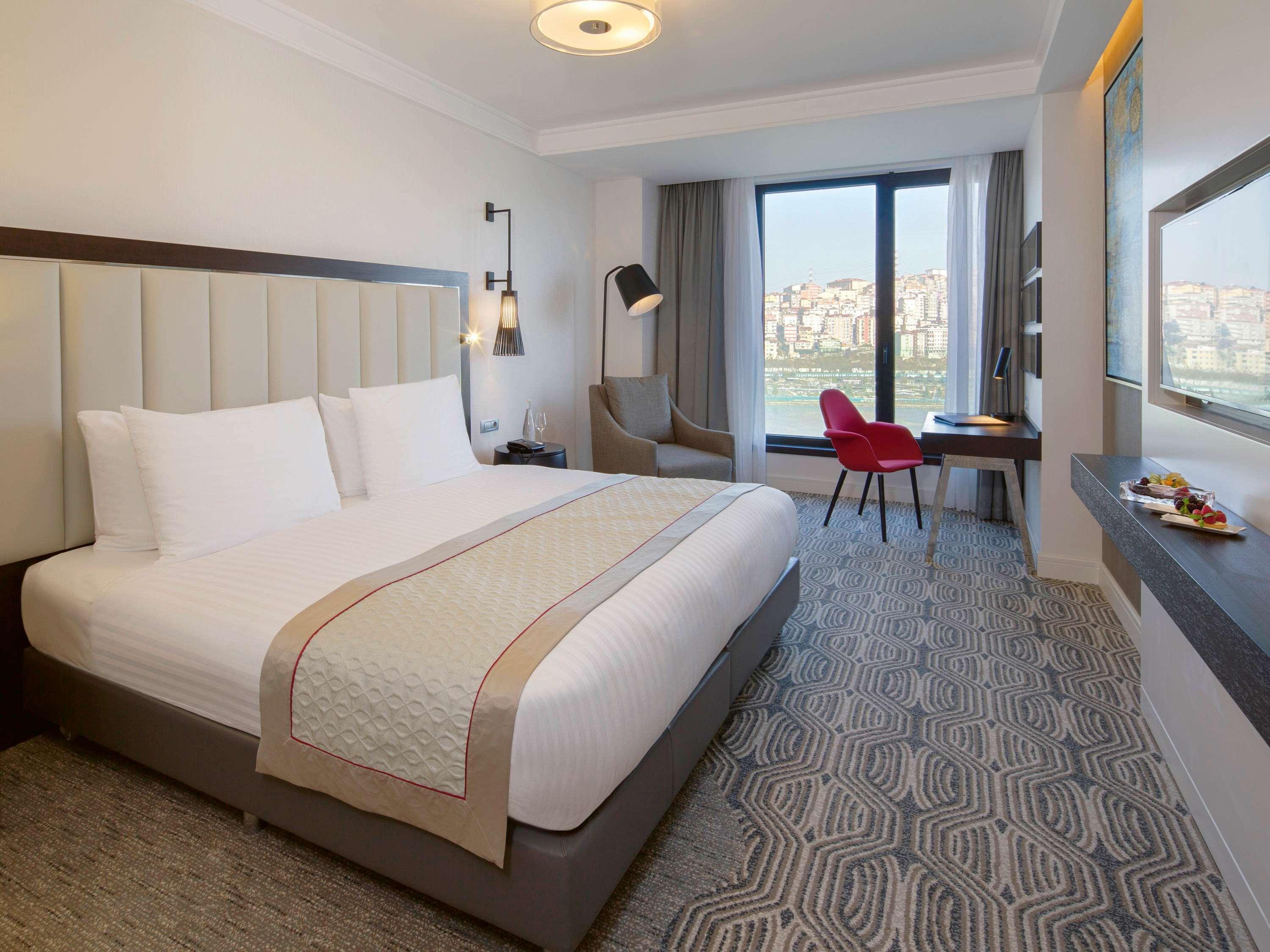 Mövenpick Istanbul Hotel Golden Horn Exteriör bild Deluxe room