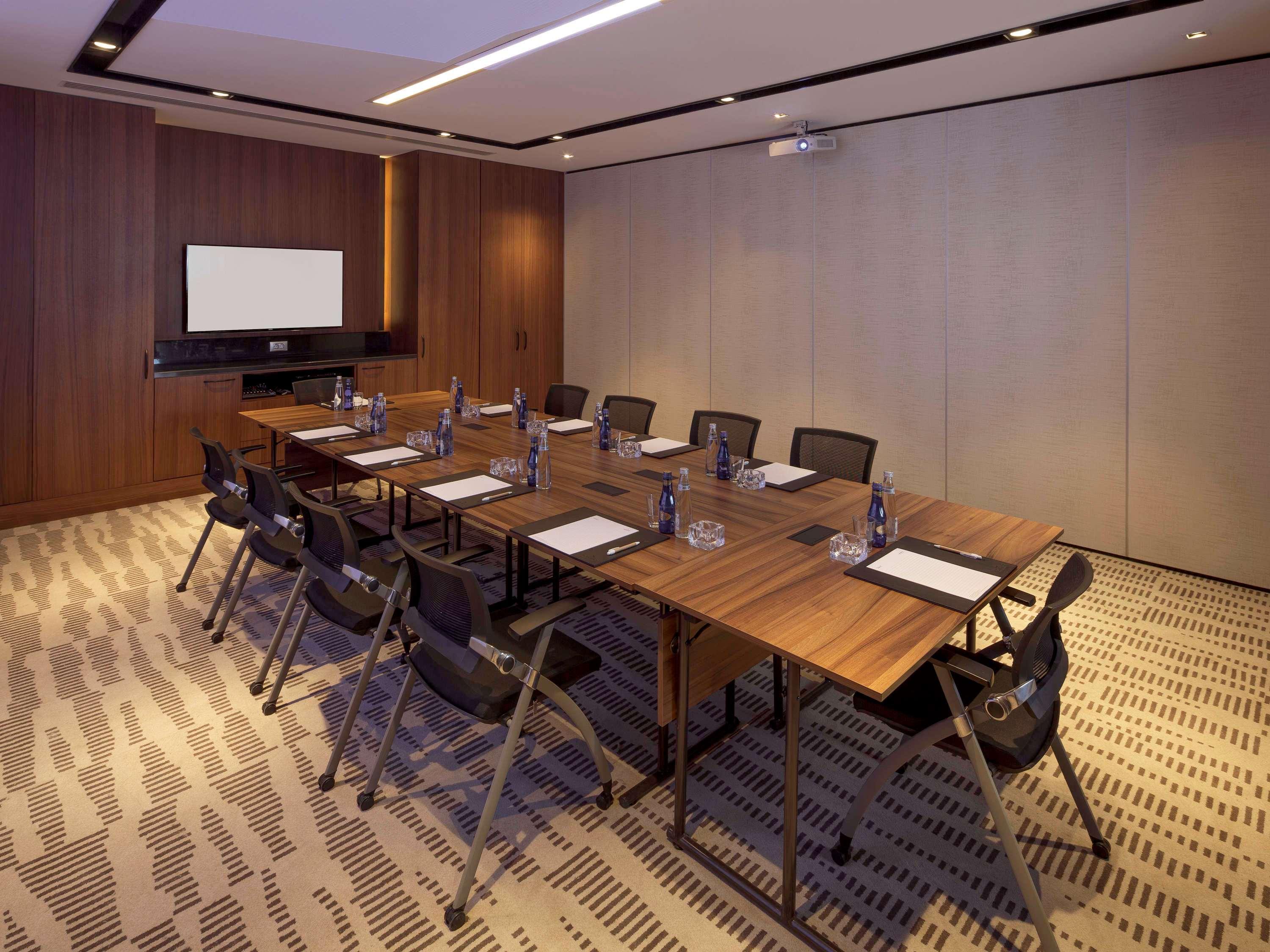 Mövenpick Istanbul Hotel Golden Horn Exteriör bild Meeting room