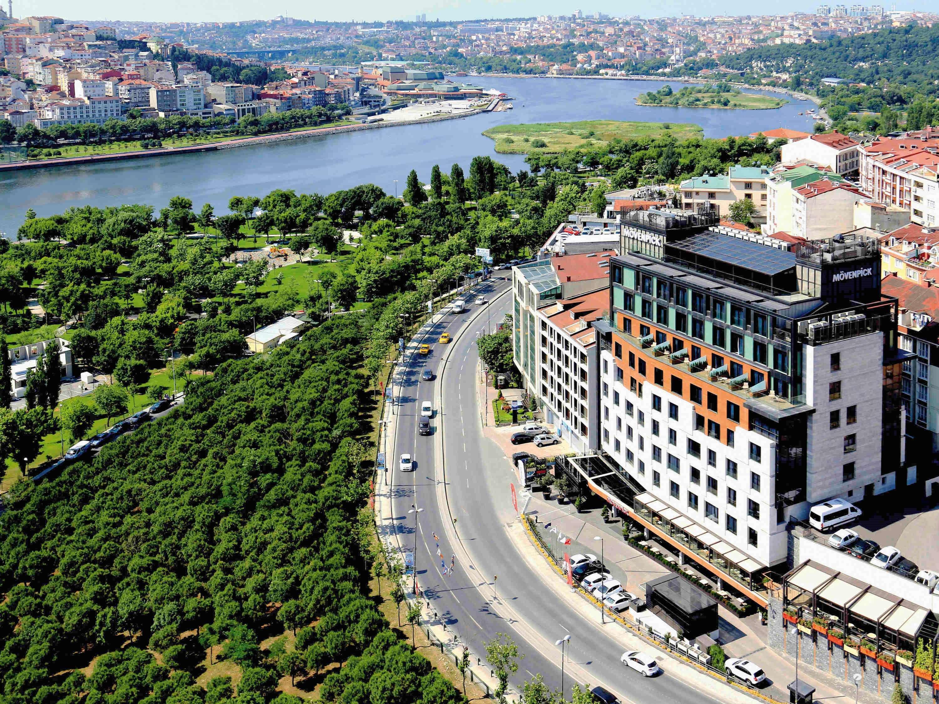 Mövenpick Istanbul Hotel Golden Horn Exteriör bild The Bosphorus University campus