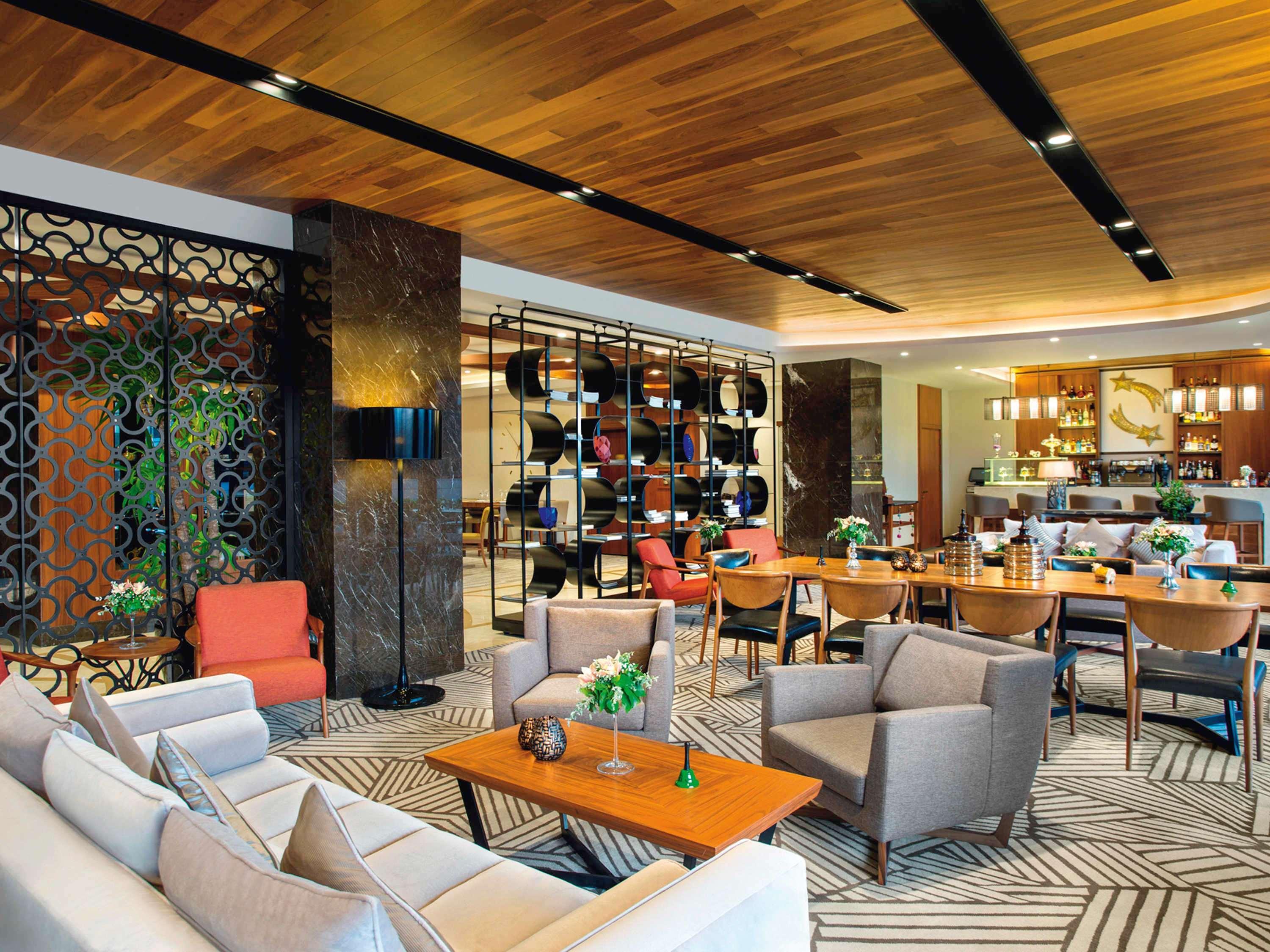 Mövenpick Istanbul Hotel Golden Horn Exteriör bild The lobby of the hotel