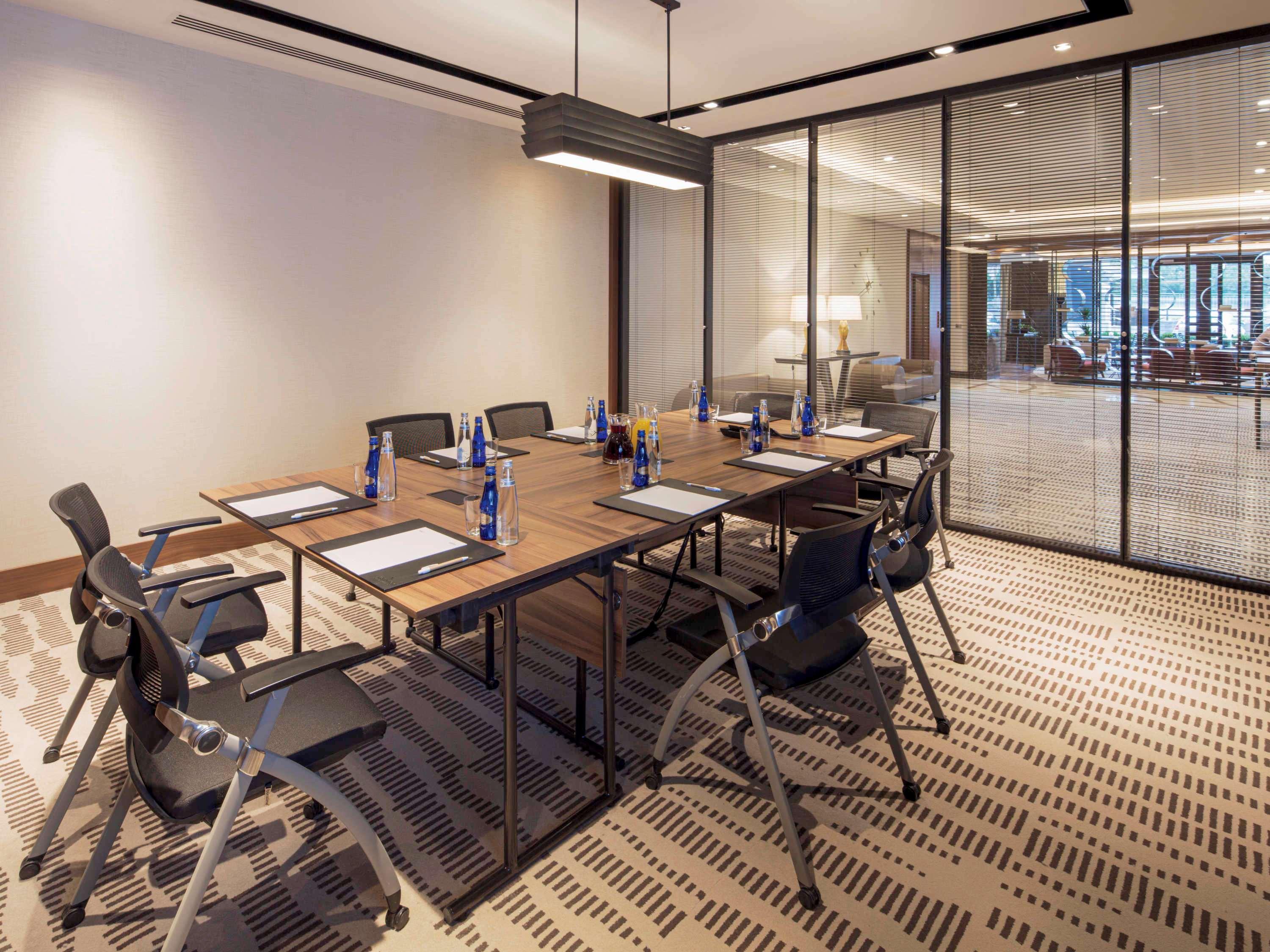 Mövenpick Istanbul Hotel Golden Horn Exteriör bild Meeting room