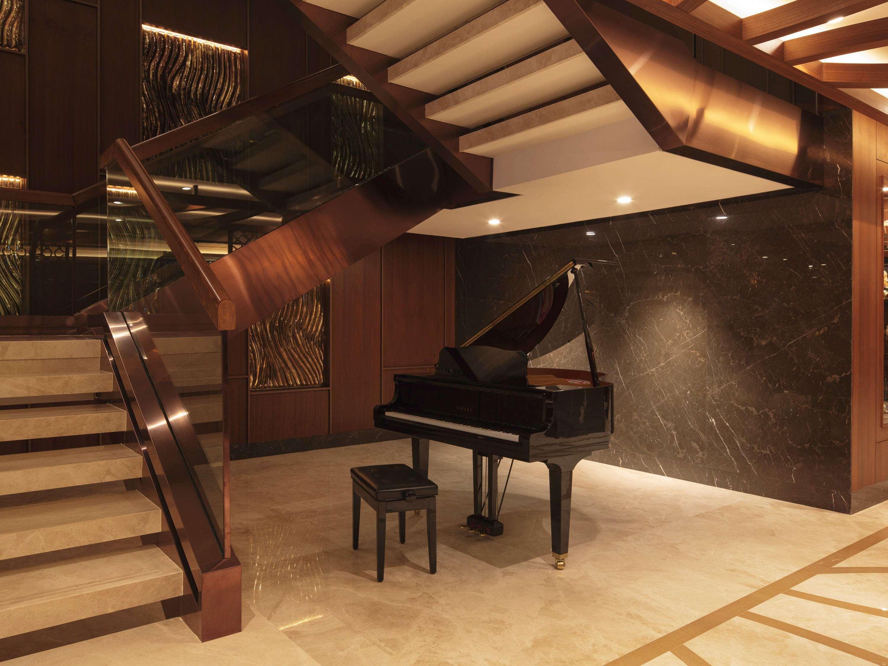 Mövenpick Istanbul Hotel Golden Horn Exteriör bild The piano in the lobby of the hotel