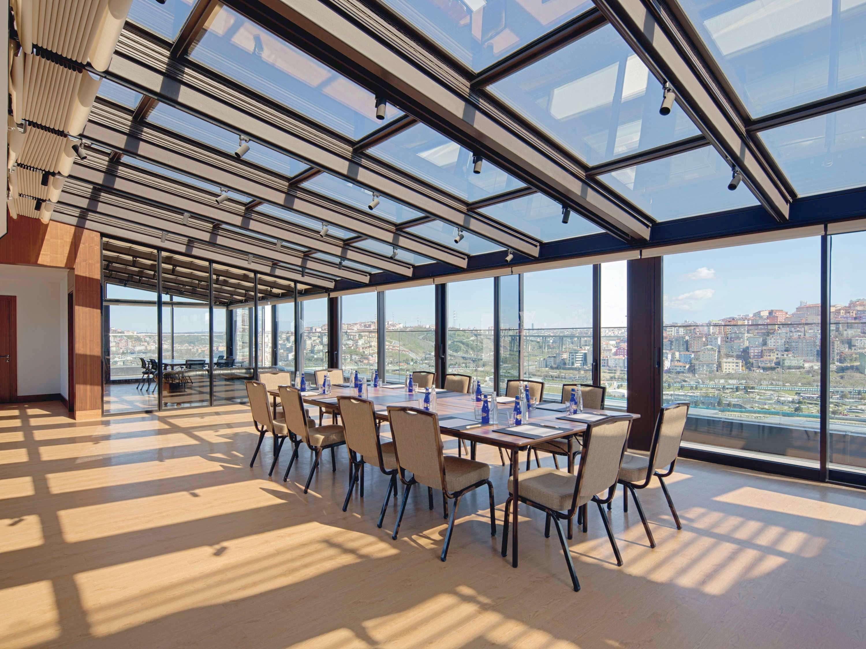 Mövenpick Istanbul Hotel Golden Horn Exteriör bild The Skylight