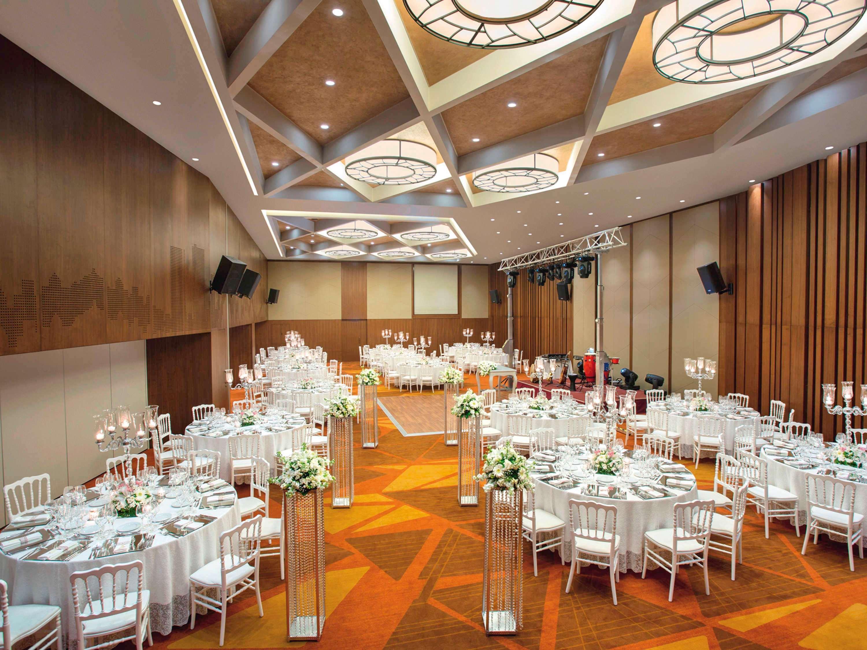 Mövenpick Istanbul Hotel Golden Horn Exteriör bild The ballroom