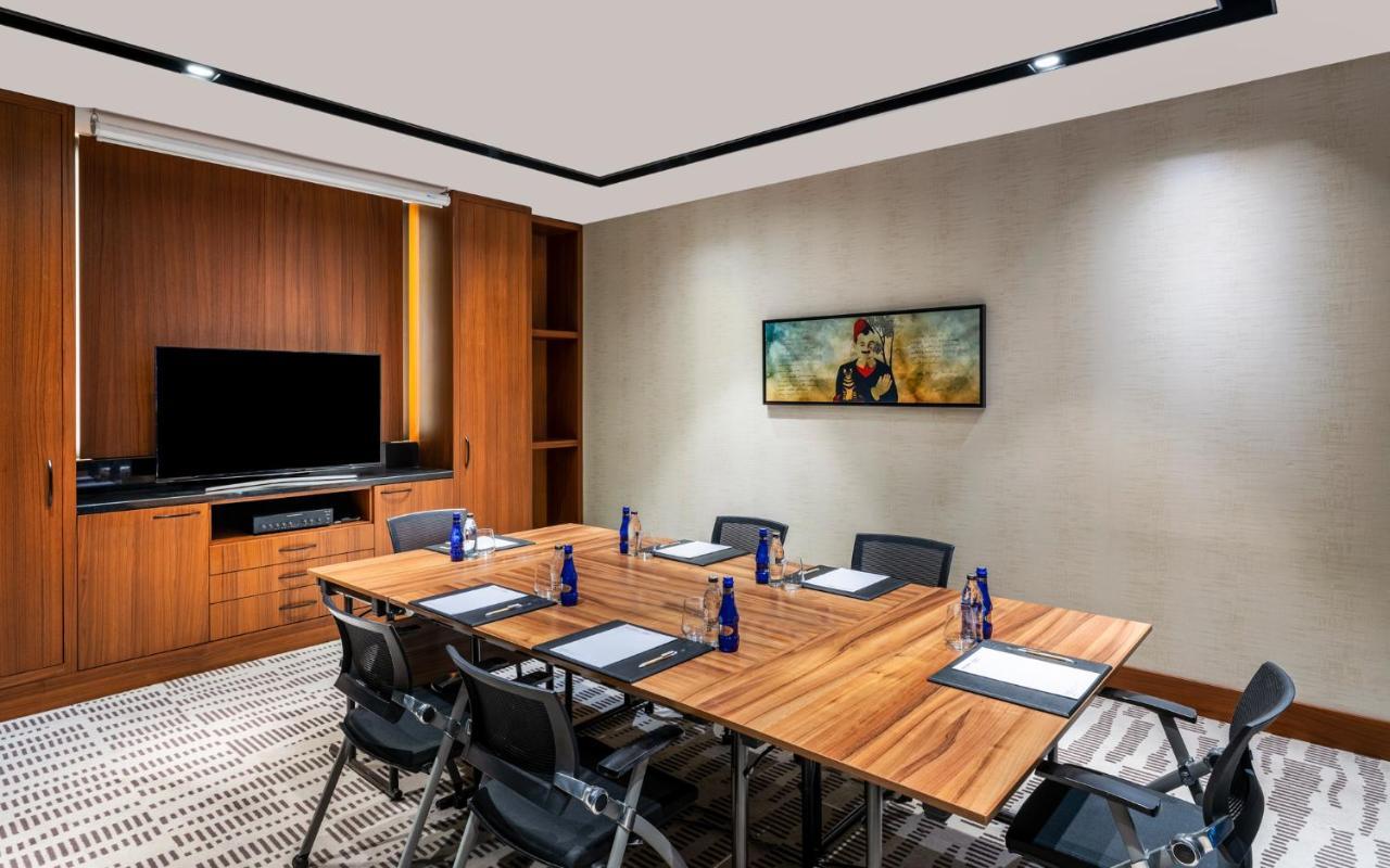 Mövenpick Istanbul Hotel Golden Horn Exteriör bild Meeting room