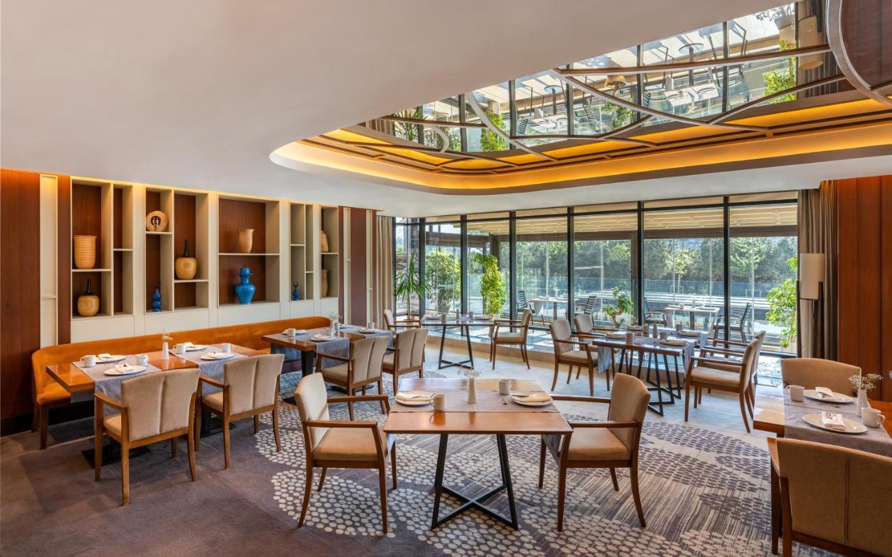 Mövenpick Istanbul Hotel Golden Horn Exteriör bild The restaurant