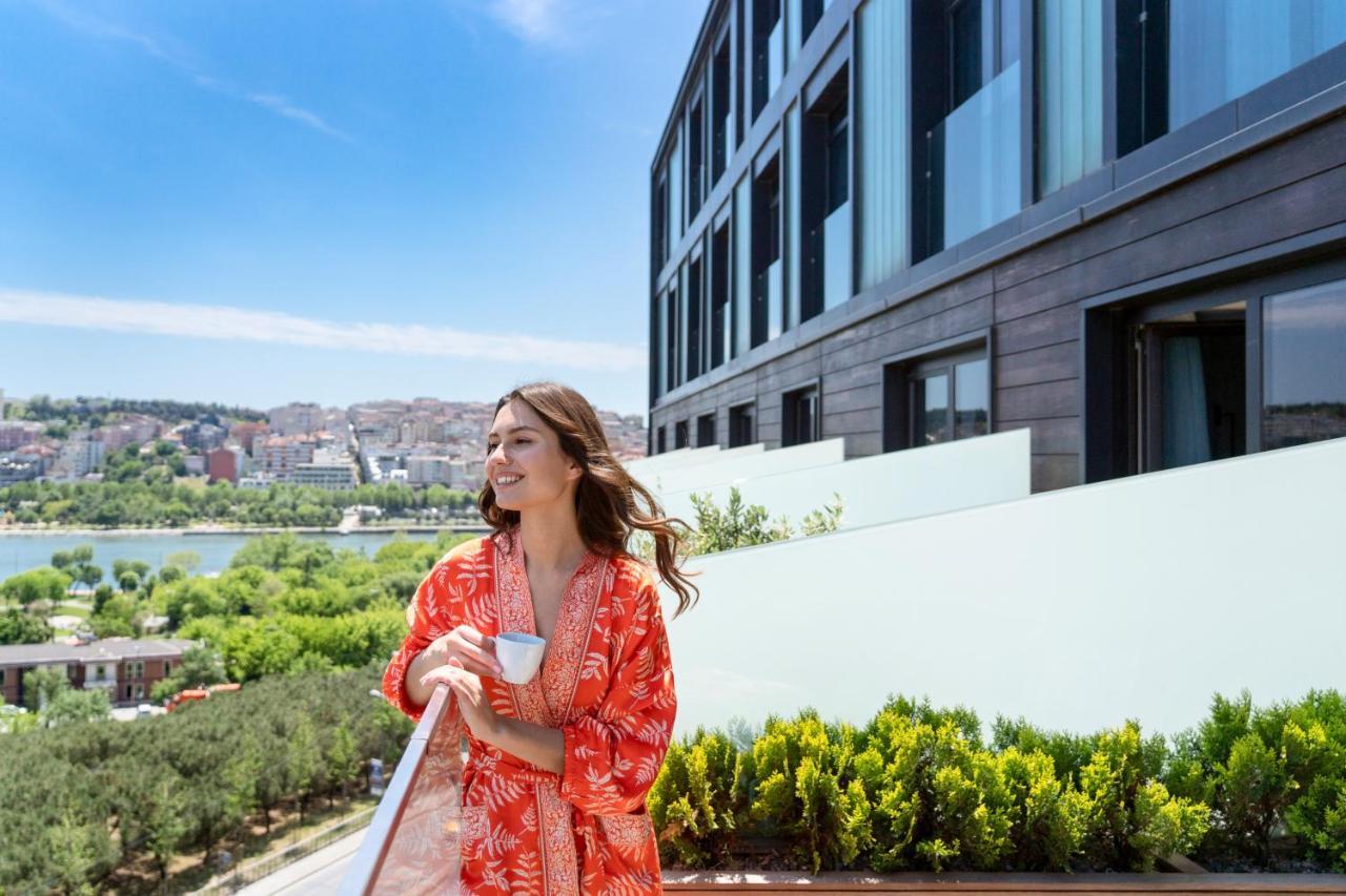 Mövenpick Istanbul Hotel Golden Horn Exteriör bild The View