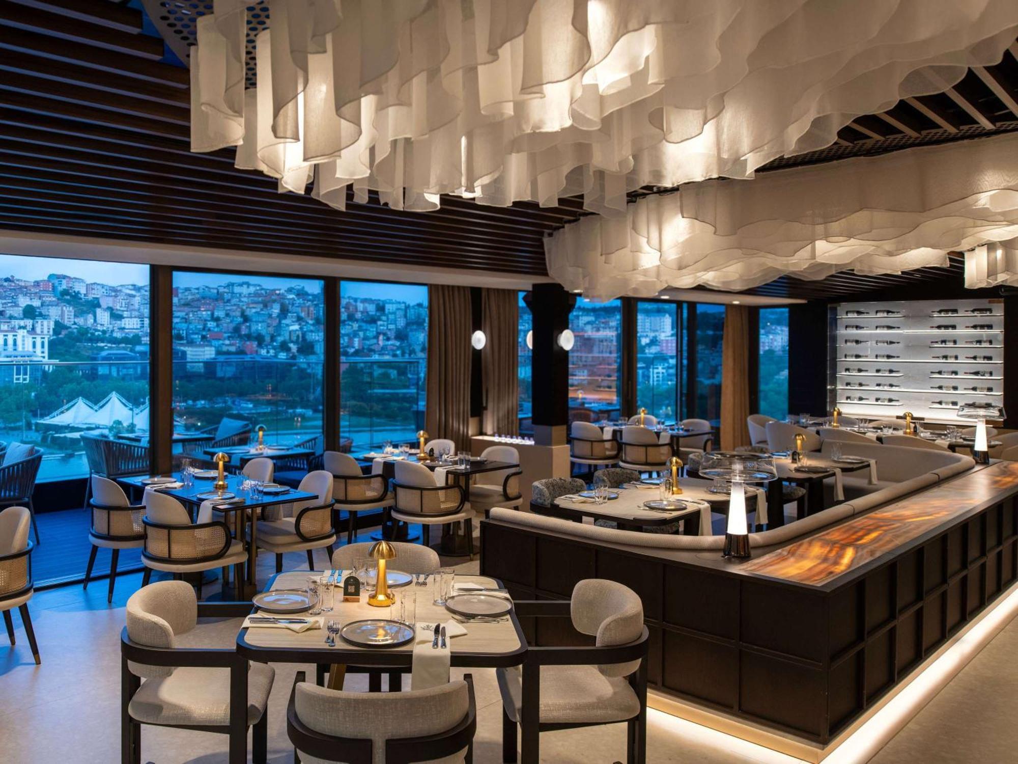 Mövenpick Istanbul Hotel Golden Horn Exteriör bild The restaurant